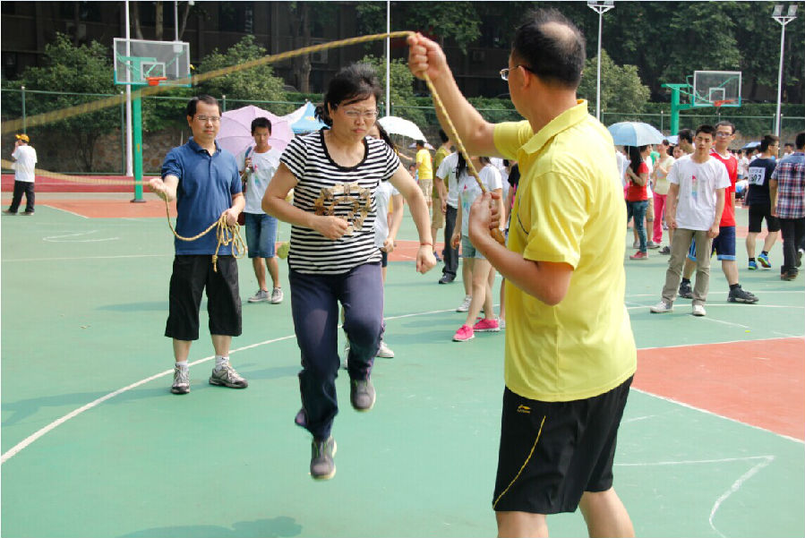 跳绳接力.jpg QY千亿球友会